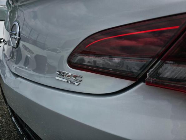 Opel Astra J Рестайлинг с пробегом 2012 года, цена 700 000 рублей, 89000 км, хэтчбек, Автокод Объявления