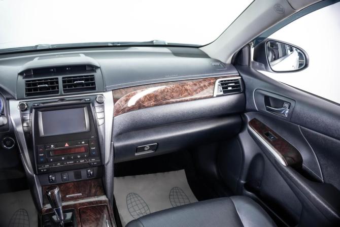 Toyota Camry VII (XV50) Рестайлинг с пробегом 2015 года, цена 2 399 000 рублей, 178785 км, седан, Автокод Объявления