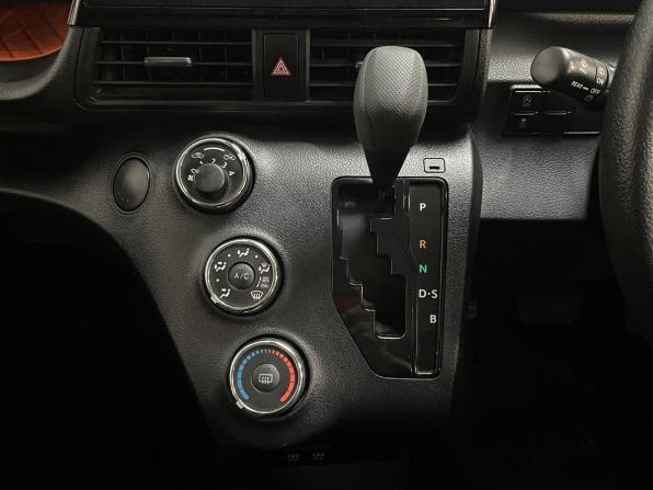 Toyota Sienta II Рестайлинг с пробегом 2019 года, цена 1 470 000 рублей, 122963 км, компактвэн, Автокод Объявления