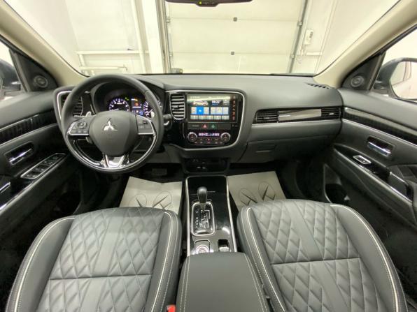 Mitsubishi Outlander III Рестайлинг 3 с пробегом 2022 года, цена 3 850 000 рублей, 900 км, внедорожник, Автокод Объявления