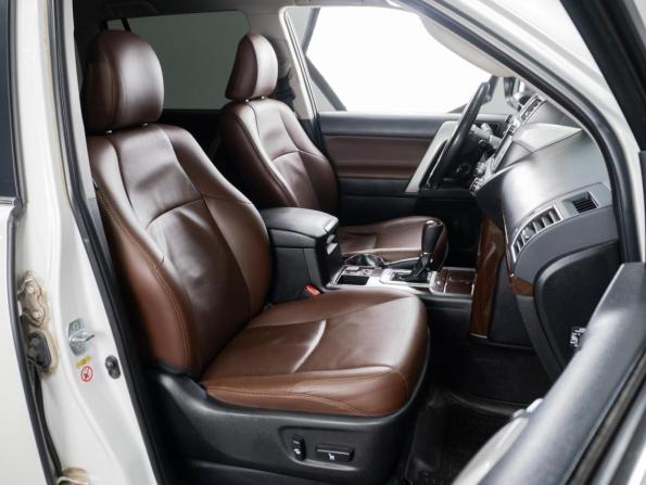 Toyota Land Cruiser Prado 150 Series Рестайлинг 1 с пробегом 2014 года, цена 3 399 000 рублей, 227053 км, внедорожник, Автокод Объявления