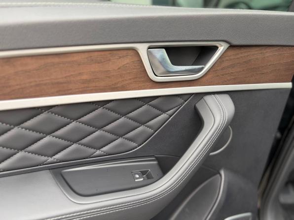 Hongqi HS7 I с пробегом 2023 года, цена 3 755 000 рублей, 74000 км, внедорожник, Автокод Объявления