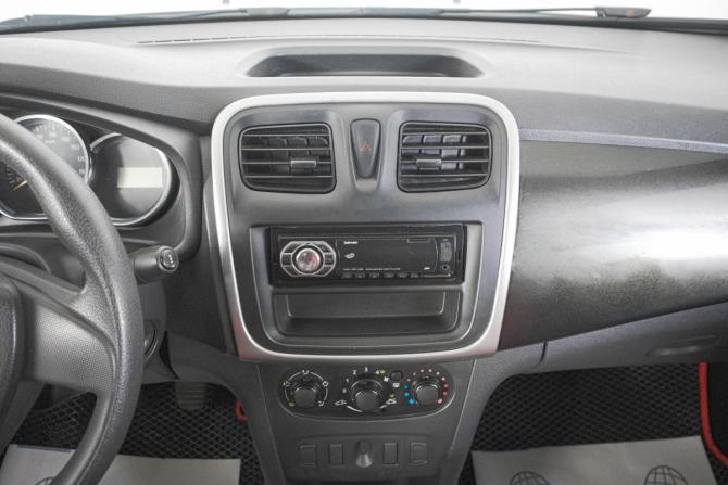 Renault Logan II с пробегом 2017 года, цена 599 000 рублей, 130000 км, седан, Автокод Объявления