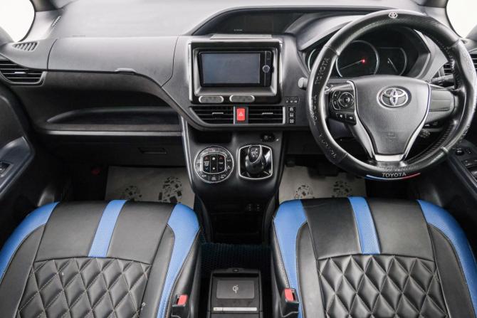 Toyota Voxy III (R80) с пробегом 2015 года, цена 1 649 000 рублей, 244000 км, минивэн, Автокод Объявления