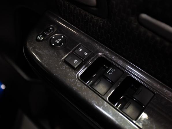 Honda Stepwgn V Рестайлинг с пробегом 2018 года, цена 2 220 000 рублей, 66776 км, минивэн, Автокод Объявления