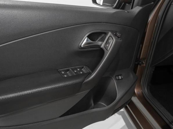 Volkswagen Polo V Рестайлинг с пробегом 2019 года, цена 1 420 000 рублей, 91946 км, седан, Автокод Объявления