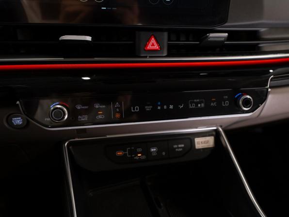 Kia Carnival IV Рестайлинг с пробегом 2025 года, цена 5 700 000 рублей, 9950 км, минивэн, Автокод Объявления