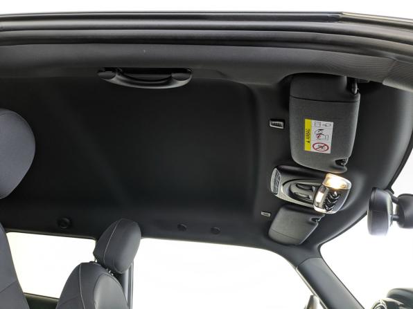 Mini Hatch III (F55/F56) Рестайлинг с пробегом 2021 года, цена 2 550 000 рублей, 66313 км, хэтчбек, Автокод Объявления