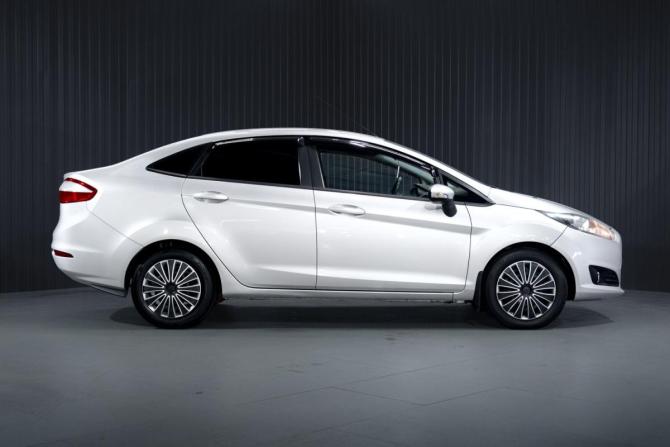Ford Fiesta Mk6 Рестайлинг с пробегом 2016 года, цена 707 000 рублей, 170001 км, седан, Автокод Объявления