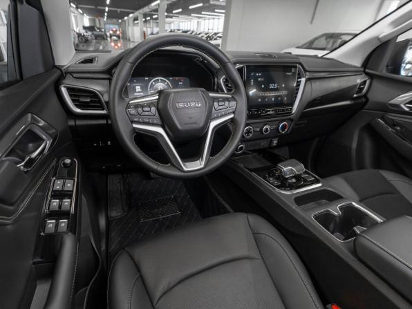 Isuzu D-Max III с пробегом 2025 года, цена 5 050 000 рублей, 50 км, пикап, Автокод Объявления