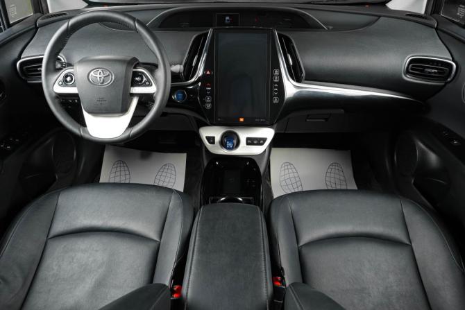 Toyota Prius IV (XW50) с пробегом 2017 года, цена 2 489 000 рублей, 142000 км, лифтбек, Автокод Объявления