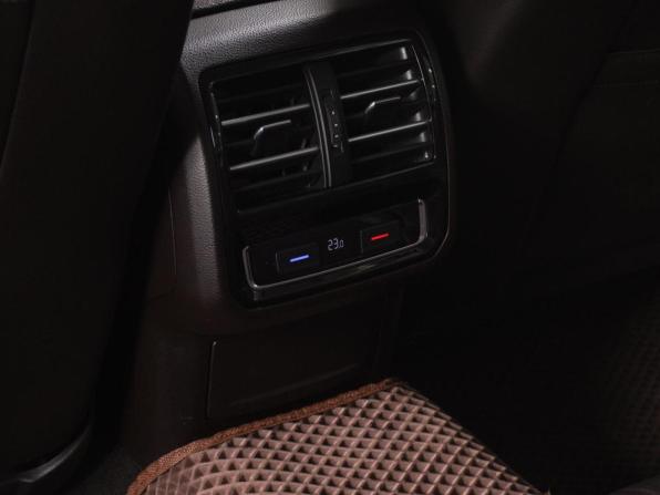 Volkswagen Passat B8 с пробегом 2015 года, цена 1 819 000 рублей, 255551 км, седан, Автокод Объявления