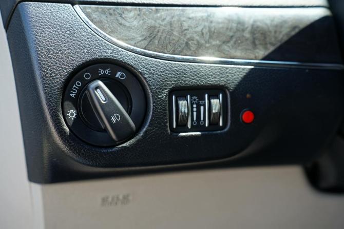 Chrysler Town &amp; Country V Рестайлинг с пробегом 2011 года, цена 999 999 рублей, 304000 км, минивэн, Автокод Объявления