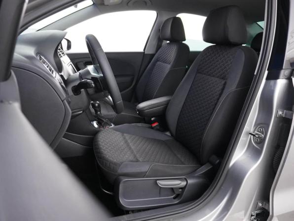 Volkswagen Polo V Рестайлинг с пробегом 2018 года, цена 1 077 077 рублей, 202894 км, седан, Автокод Объявления
