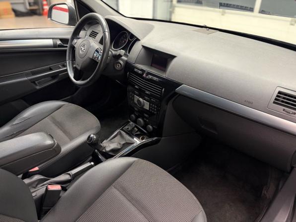 Opel Astra H Рестайлинг с пробегом 2011 года, цена 730 000 рублей, 176293 км, универсал, Автокод Объявления