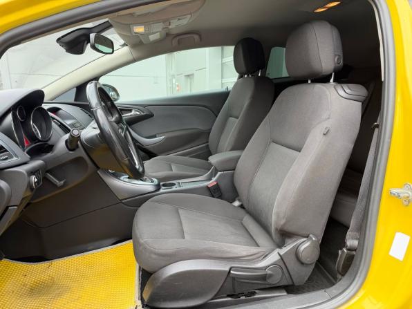 Opel Astra J Рестайлинг с пробегом 2012 года, цена 625 000 рублей, 267300 км, хэтчбек, Автокод Объявления