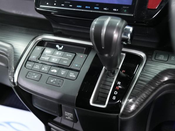 Honda Stepwgn V с пробегом 2017 года, цена 2 090 000 рублей, 97828 км, минивэн, Автокод Объявления