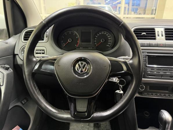 Volkswagen Polo V Рестайлинг с пробегом 2016 года, цена 1 250 000 рублей, 98000 км, седан, Автокод Объявления