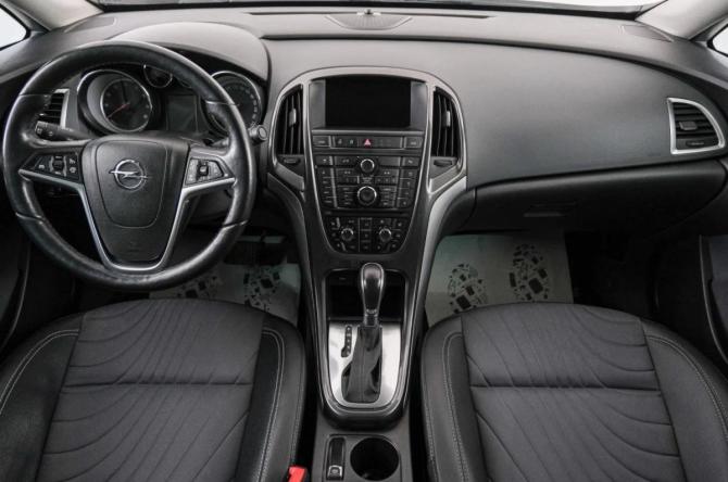 Opel Astra J Рестайлинг с пробегом 2014 года, цена 1 049 000 рублей, 87000 км, седан, Автокод Объявления