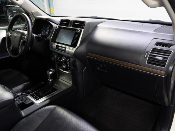 Toyota Land Cruiser Prado 150 Series Рестайлинг 2 с пробегом 2018 года, цена 5 990 000 рублей, 114327 км, внедорожник, Автокод Объявления