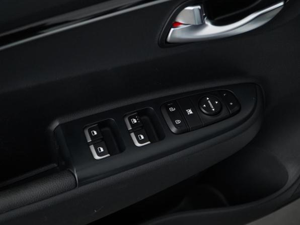 Kia Rio IV с пробегом 2019 года, цена 1 599 444 рубля, 94940 км, хэтчбек, Автокод Объявления