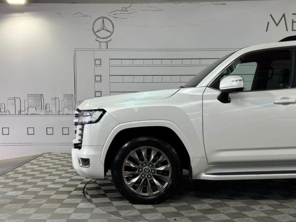 Toyota Land Cruiser 300 Series с пробегом 2024 года, цена 13 900 000 рублей, 6000 км, внедорожник, Автокод Объявления