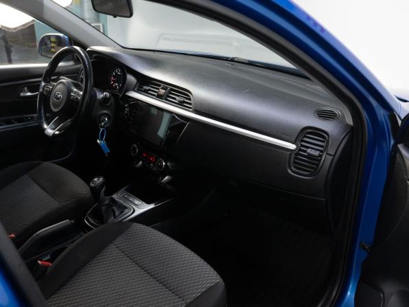 Kia Rio IV с пробегом 2018 года, цена 1 290 000 рублей, 89990 км, седан, Автокод Объявления