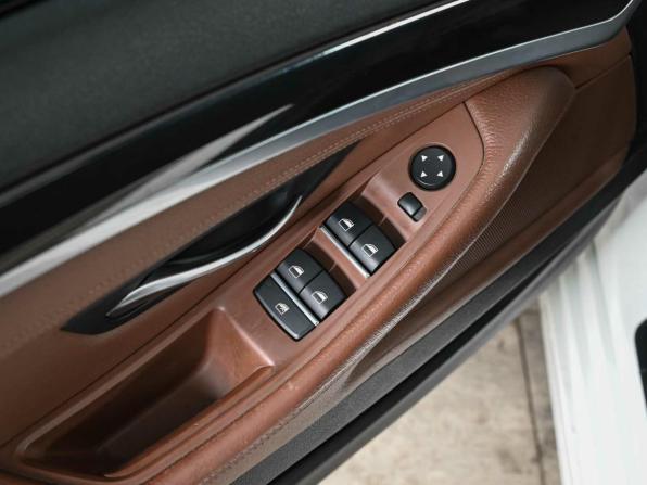 BMW 5 серии VI (F10/F11/F07) Рестайлинг с пробегом 2015 года, цена 2 000 000 рублей, 146284 км, седан, Автокод Объявления