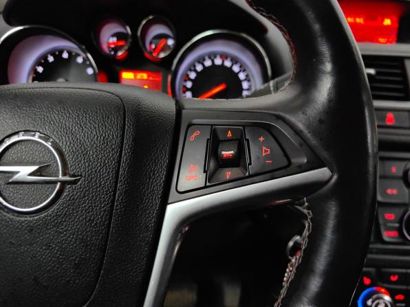 Opel Mokka I с пробегом 2013 года, цена 899 000 рублей, 231000 км, внедорожник, Автокод Объявления