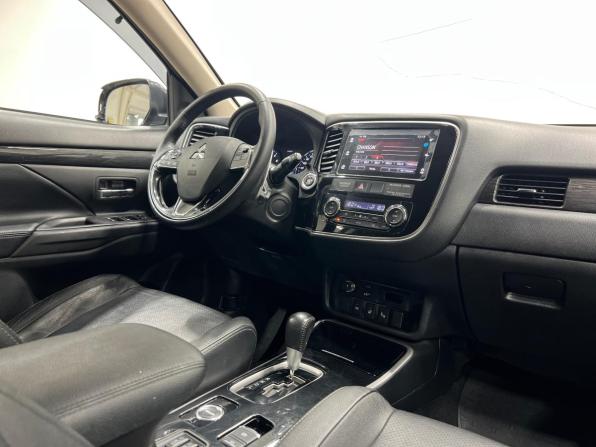 Mitsubishi Outlander III Рестайлинг 3 с пробегом 2018 года, цена 2 399 000 рублей, 130100 км, внедорожник, Автокод Объявления