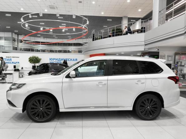 Mitsubishi Outlander III Рестайлинг 3 с пробегом 2022 года, цена 2 690 000 рублей, 76000 км, внедорожник, Автокод Объявления