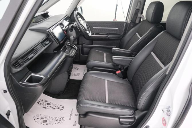 Honda Stepwgn V с пробегом 2015 года, цена 1 699 000 рублей, 204244 км, минивэн, Автокод Объявления