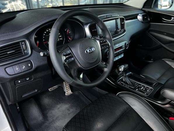 Kia Sorento III Prime Рестайлинг с пробегом 2018 года, цена 2 975 000 рублей, 196681 км, внедорожник, Автокод Объявления