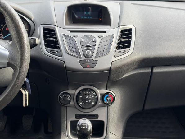 Ford Fiesta Mk6 Рестайлинг с пробегом 2015 года, цена 675 000 рублей, 135100 км, седан, Автокод Объявления