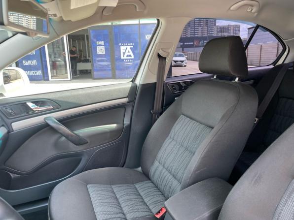 Skoda Octavia II (A5) Рестайлинг с пробегом 2012 года, цена 990 000 рублей, 239000 км, лифтбек, Автокод Объявления