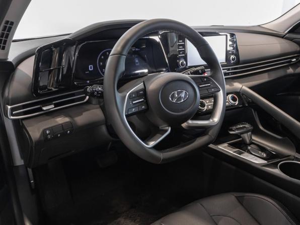 Hyundai Elantra VII (CN7) с пробегом 2023 года, цена 2 318 800 рублей, 8995 км, седан, Автокод Объявления