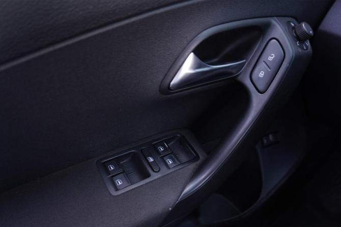 Volkswagen Polo V Рестайлинг с пробегом 2018 года, цена 840 000 рублей, 245992 км, седан, Автокод Объявления