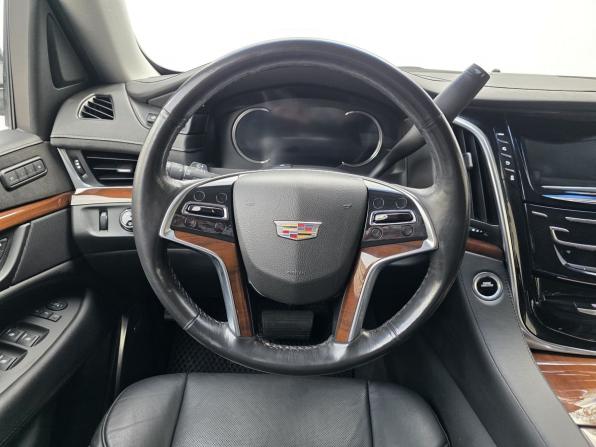 Cadillac Escalade IV с пробегом 2019 года, цена 4 985 000 рублей, 121000 км, внедорожник, Автокод Объявления
