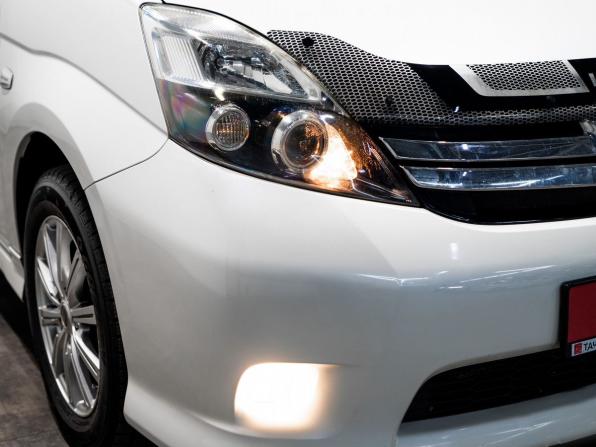 Toyota ISis I Рестайлинг с пробегом 2011 года, цена 1 245 000 рублей, 120000 км, компактвэн, Автокод Объявления