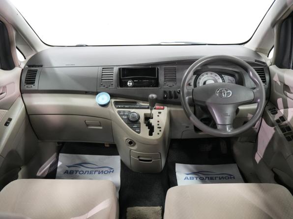 Toyota ISis I с пробегом 2004 года, цена 765 000 рублей, 129915 км, компактвэн, Автокод Объявления