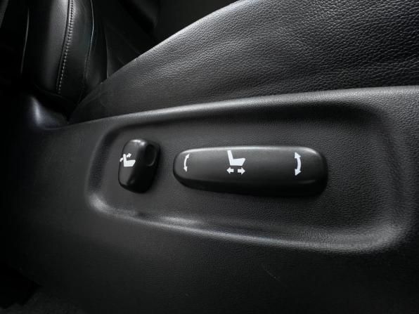 Toyota Land Cruiser 200 Series Рестайлинг 1 с пробегом 2012 года, цена 3 350 000 рублей, 299710 км, внедорожник, Автокод Объявления