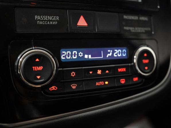 Mitsubishi Outlander III Рестайлинг 2 с пробегом 2015 года, цена 1 950 500 рублей, 93080 км, внедорожник, Автокод Объявления