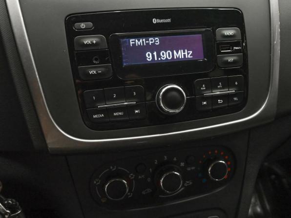 Renault Logan II Рестайлинг с пробегом 2021 года, цена 1 000 000 рублей, 59248 км, седан, Автокод Объявления