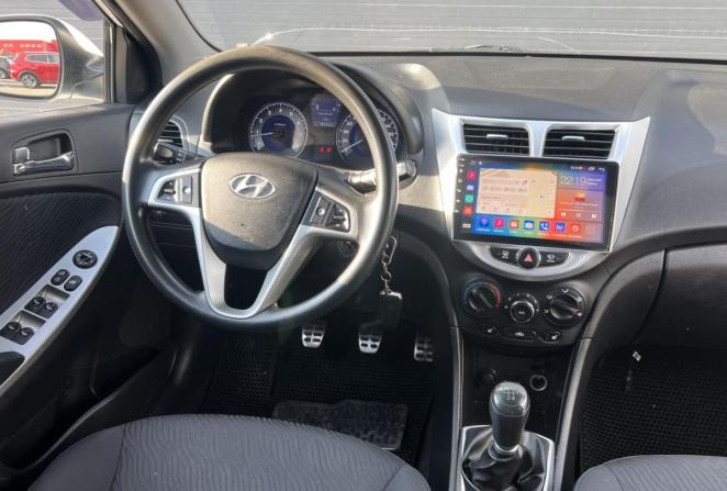 Hyundai Solaris I с пробегом 2013 года, цена 800 000 рублей, 183240 км, седан, Автокод Объявления