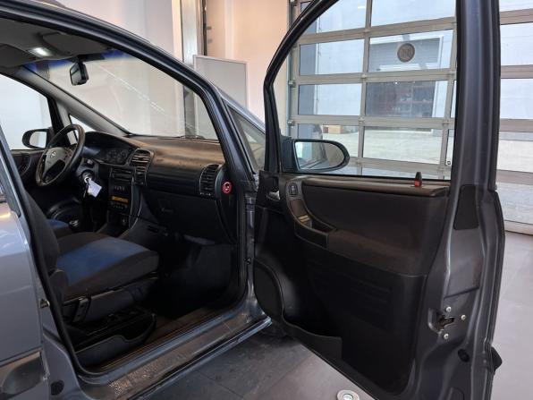 Opel Zafira A Рестайлинг с пробегом 2004 года, цена 238 000 рублей, 575960 км, компактвэн, Автокод Объявления