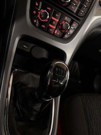 Opel Astra J Рестайлинг с пробегом 2013 года, цена 859 000 рублей, 131867 км, хэтчбек, Автокод Объявления