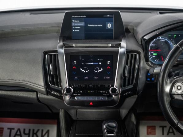 Toyota Crown XV (S220) с пробегом 2018 года, цена 3 098 500 рублей, 153447 км, седан, Автокод Объявления