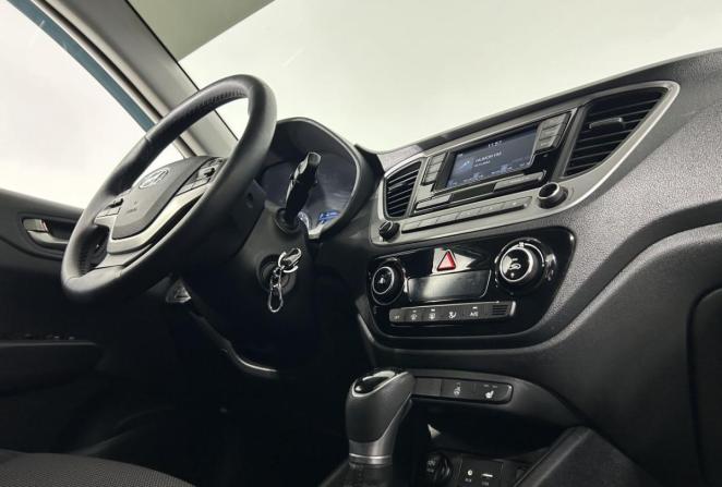 Hyundai Solaris II с пробегом 2018 года, цена 1 330 000 рублей, 78951 км, седан, Автокод Объявления