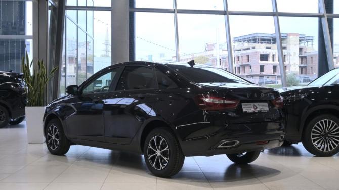 Lada (ВАЗ) Vesta I Рестайлинг (NG) с пробегом 2023 года, цена 1 095 000 рублей, 50001 км, седан, Автокод Объявления