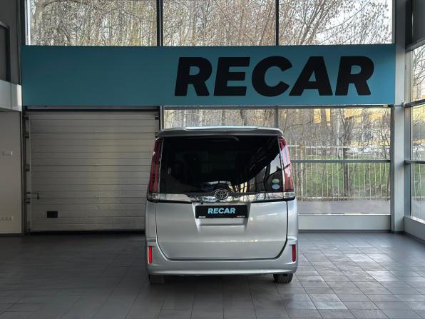 Toyota Noah III (R80) с пробегом 2017 года, цена 2 040 000 рублей, 118836 км, минивэн, Автокод Объявления